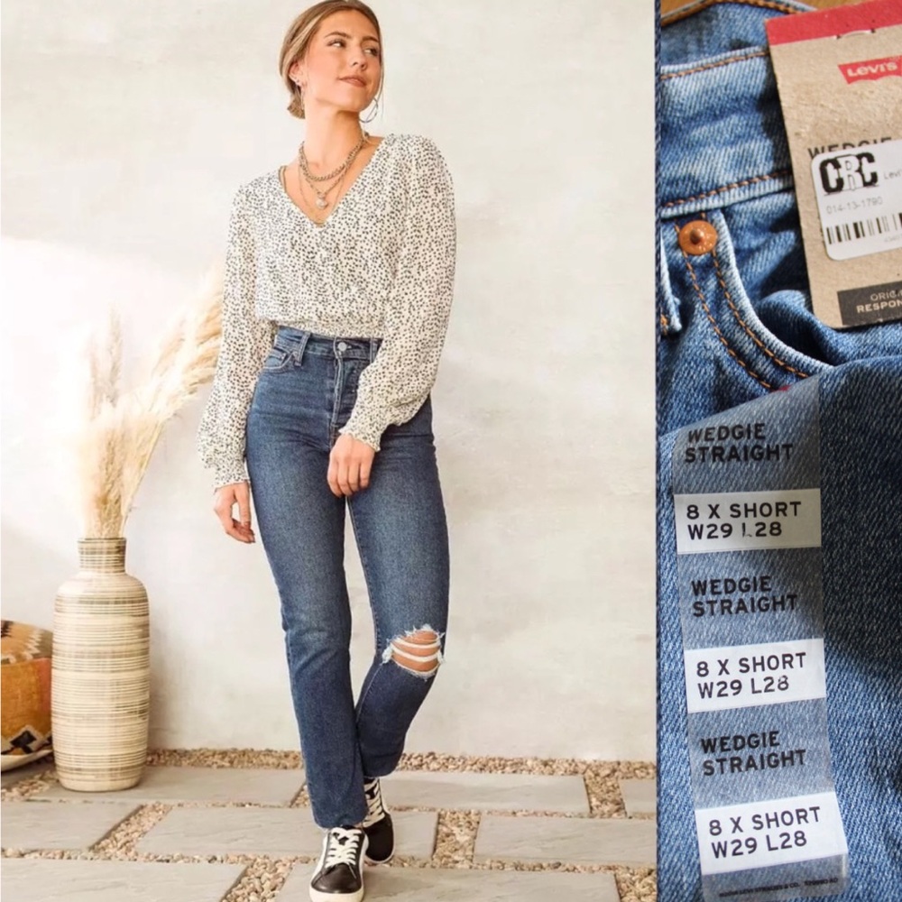 Levi’s NWT Wedgie Straight Distressed Raw Hem Jeans 29 Short (Size 8 Short.)